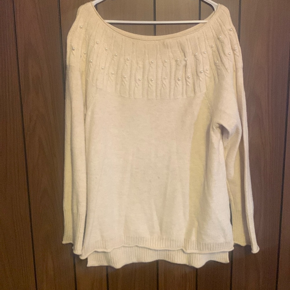 Morgan City Women’s XL sweater with pearls around the top